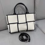 Women Fashion Crossbody Bag Style: 525 - Image 3